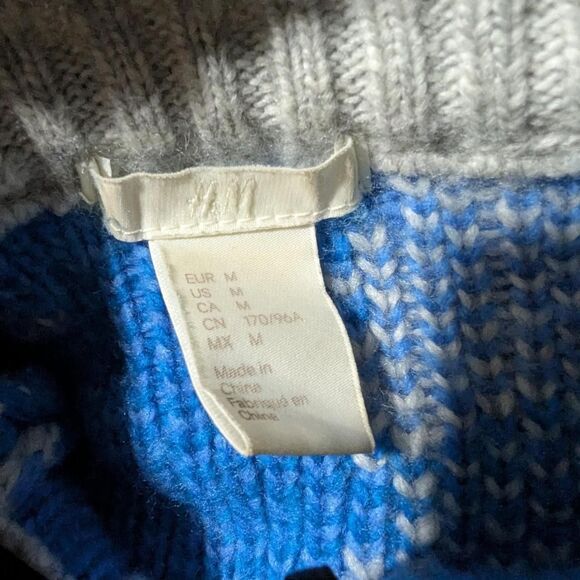 Warm and thick Women's Medium Grey and Blue Animal Print Cow Sweater - Picture 3 of 6